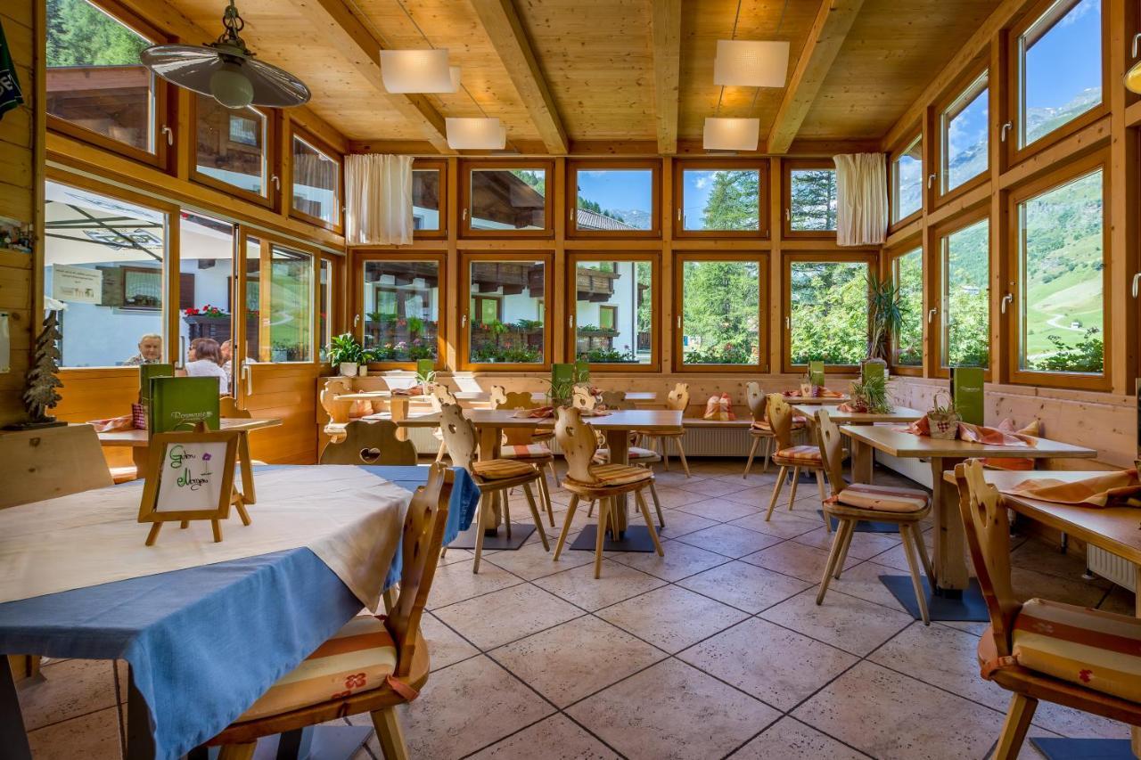 Hotel Restaurant Rosmarie Pfelders Exterior photo