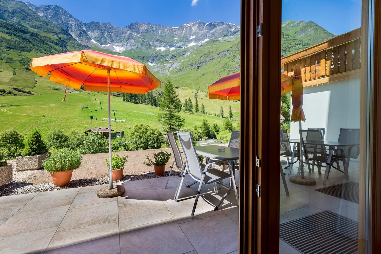 Hotel Restaurant Rosmarie Pfelders Exterior photo